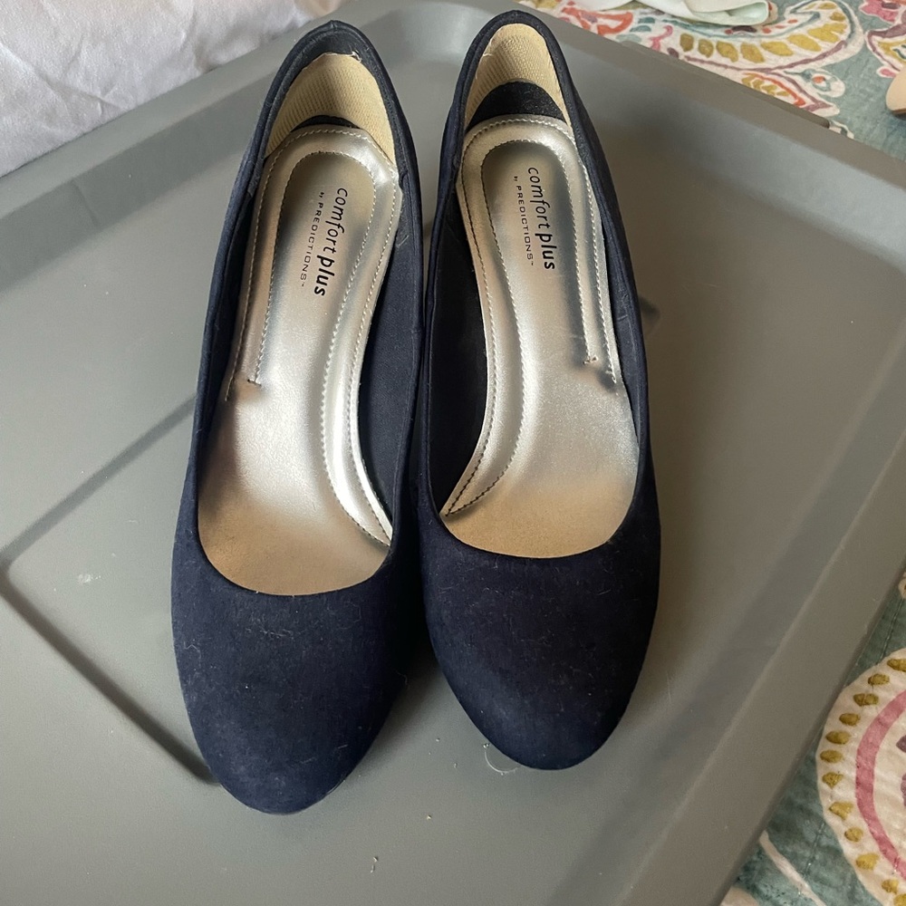 Size 9, wide, navy comfort plus heels